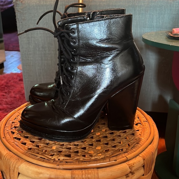 Seychelles Lace Up Highheeled Combat Boot ( black size 7) - Picture 2 of 6